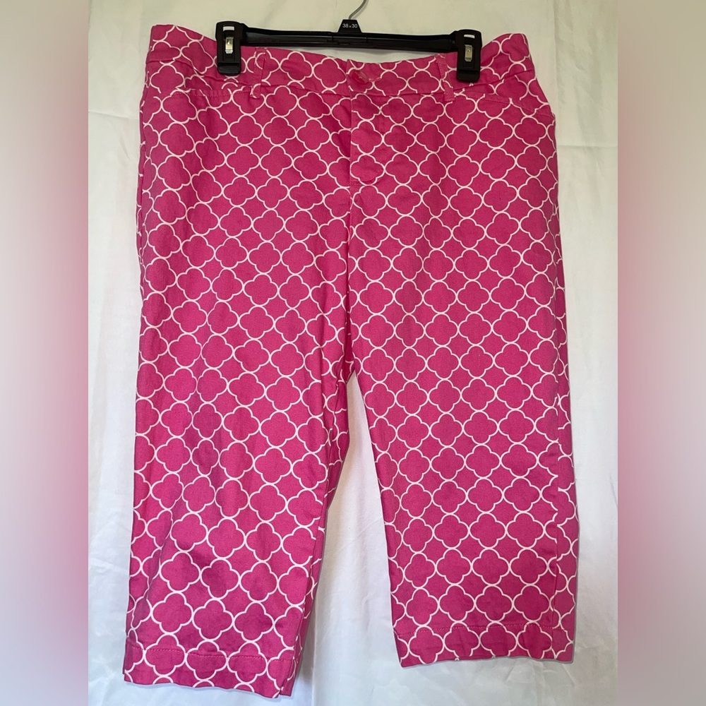 St. John's Bay Pink Geometric Women's Capris